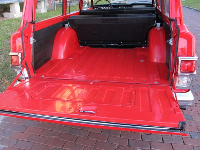 1968_jeep_wagoneer_4